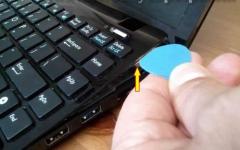 Как промыть клавиатуру ноутбука