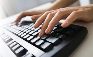Cara belajar mengetik di keyboard dengan cepat dan kompeten dengan kedua tangan (program, simulator)