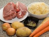 ザワークラウトのサワーキャベツスープ：料理の古典的なレシピ